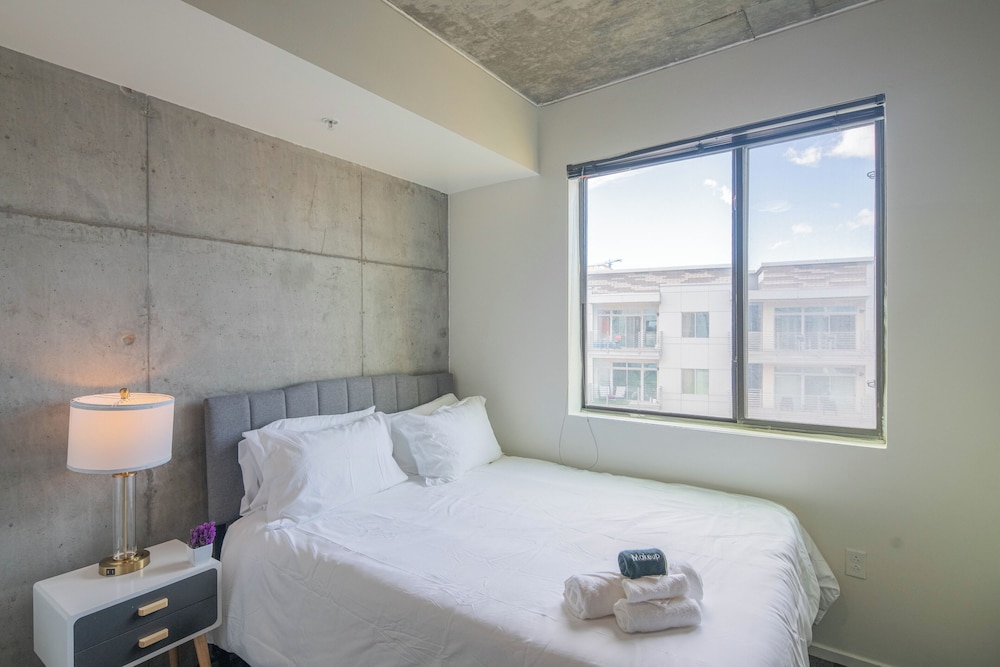 ROVE LIVING/KL - Roosevelt Point