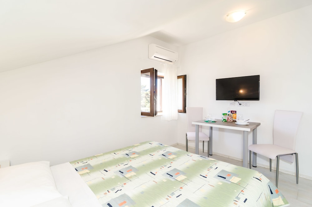 Cina Apartments