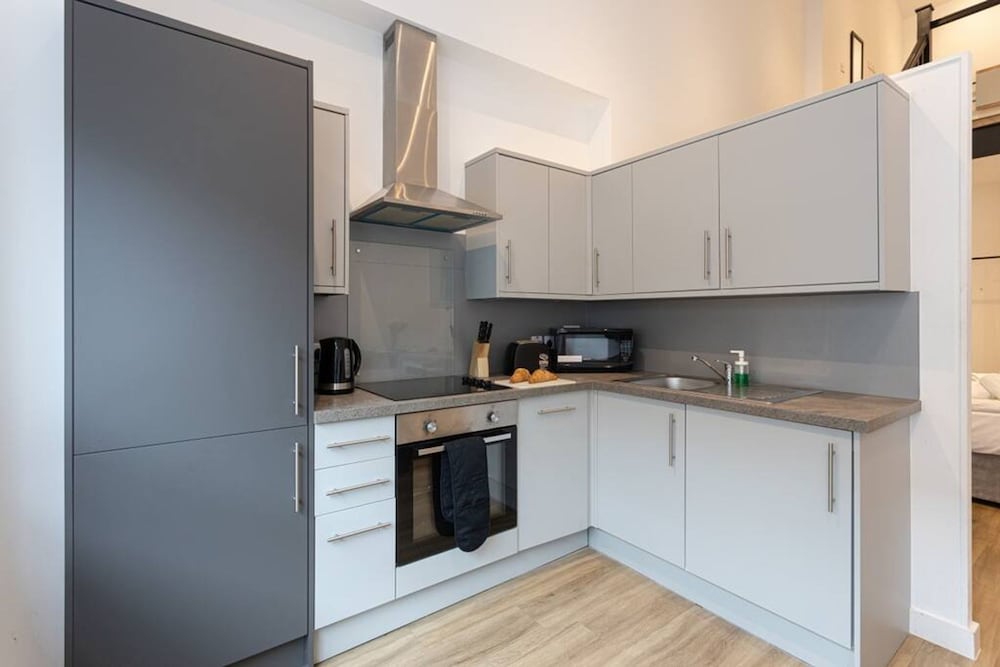 Modern and Spacious Duplex in Manchester City Centre view 4