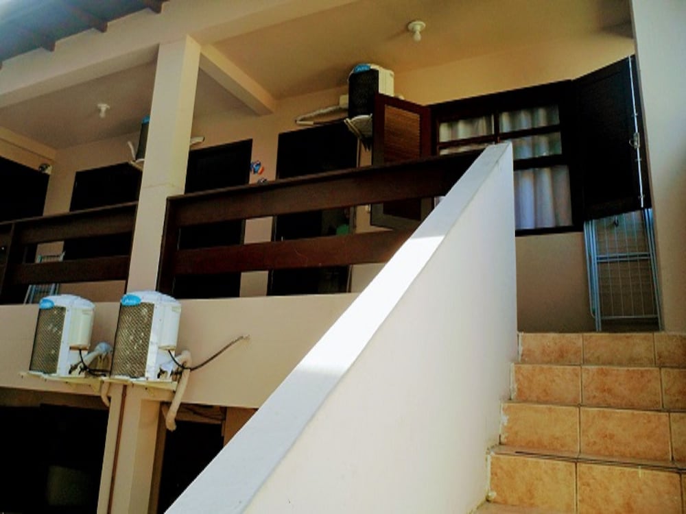 Ingleses Residence