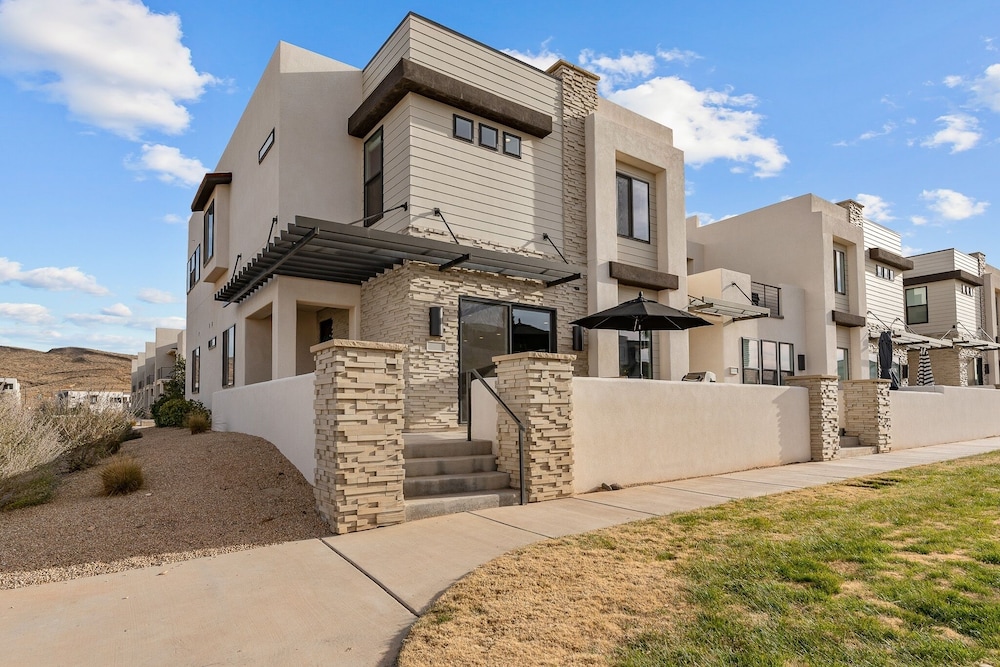 Tahitian Pearl 5 Bedroom Townhouse