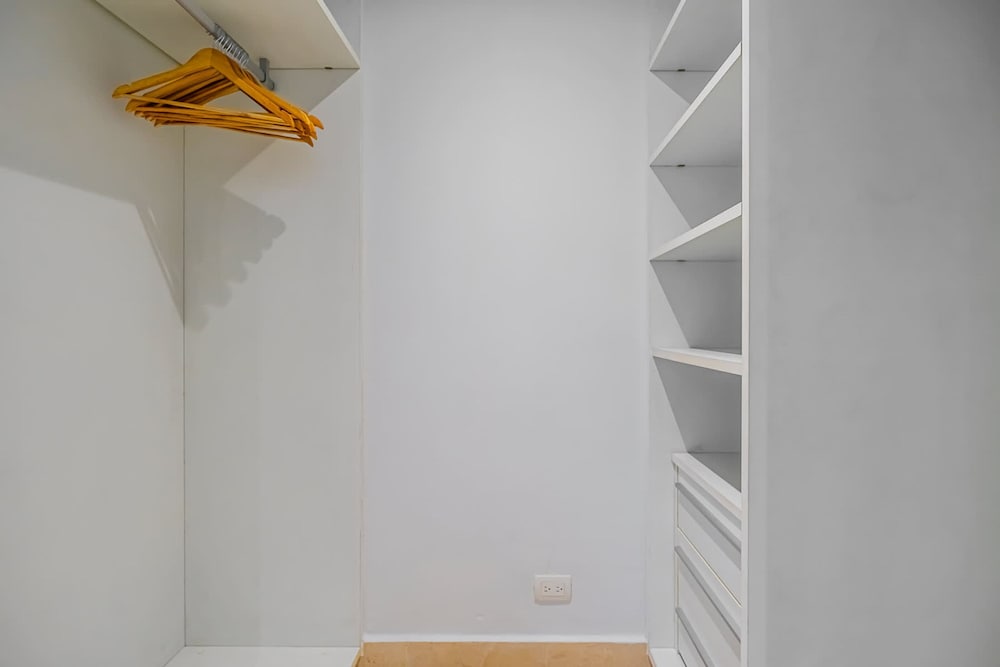 w Prestigious 1BR w Fantastic Balcony in YOO