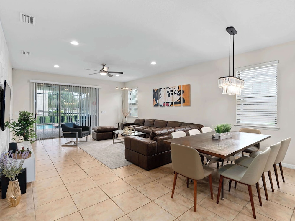 Family Fun Retreat Near Disney With Game Room & Themed Bedrooms