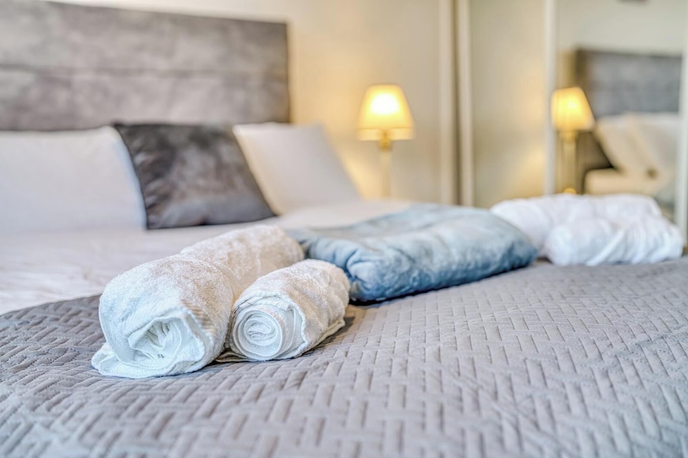 Salford Duplex Apartment - Near City Center