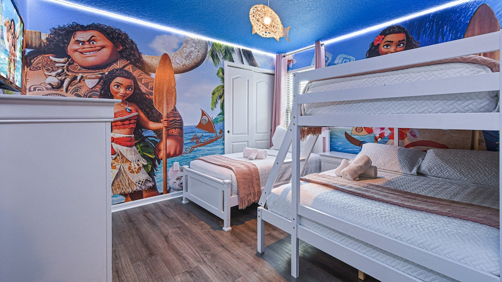 Family Fun: Pool, Spa & Theme Parks Nearby view 4