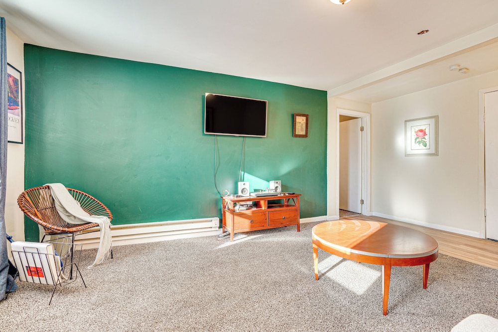2 Mi to Downtown Minneapolis: Apt w/ Shared Yard
