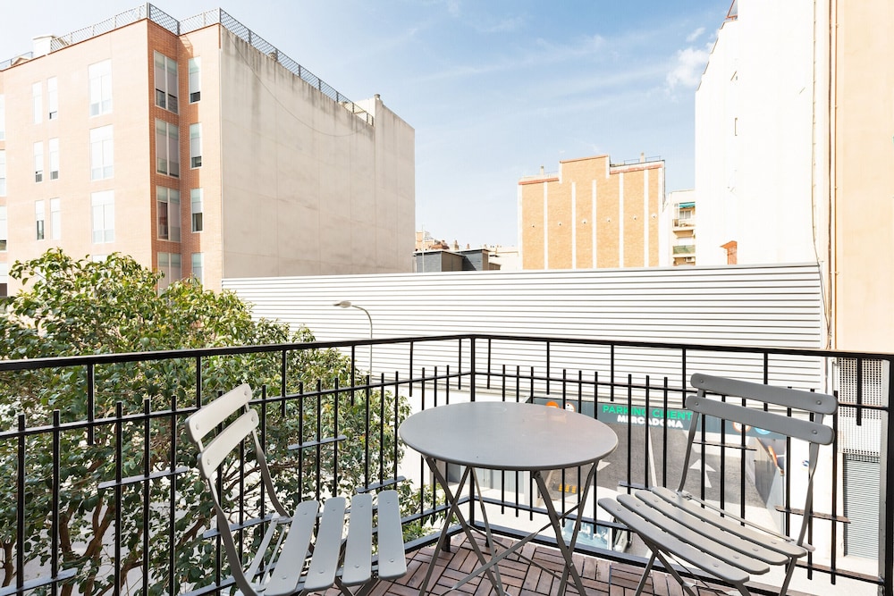Urban Chill Apartments By Olala Homes