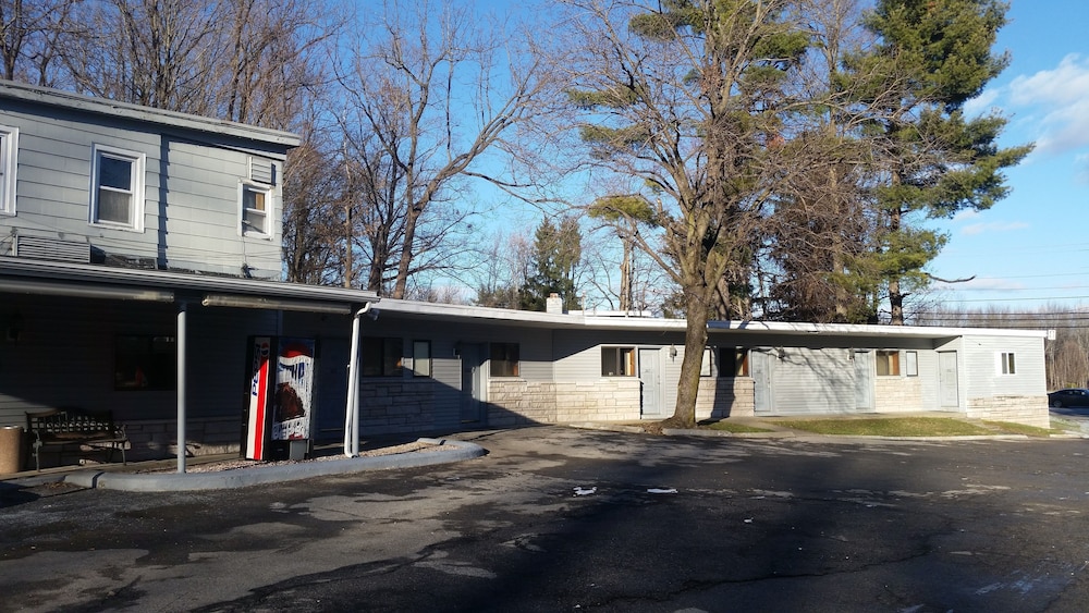 Fishkill Vacations - Towne Inn of Fishkill - Property Image 1