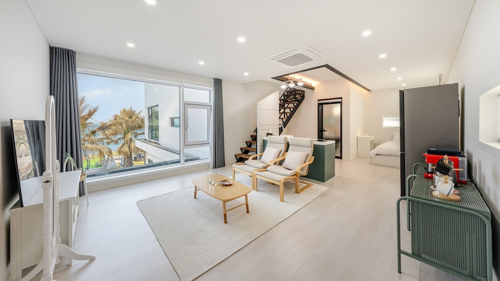 Namhae Orosy Bada Pool Villa & Pension