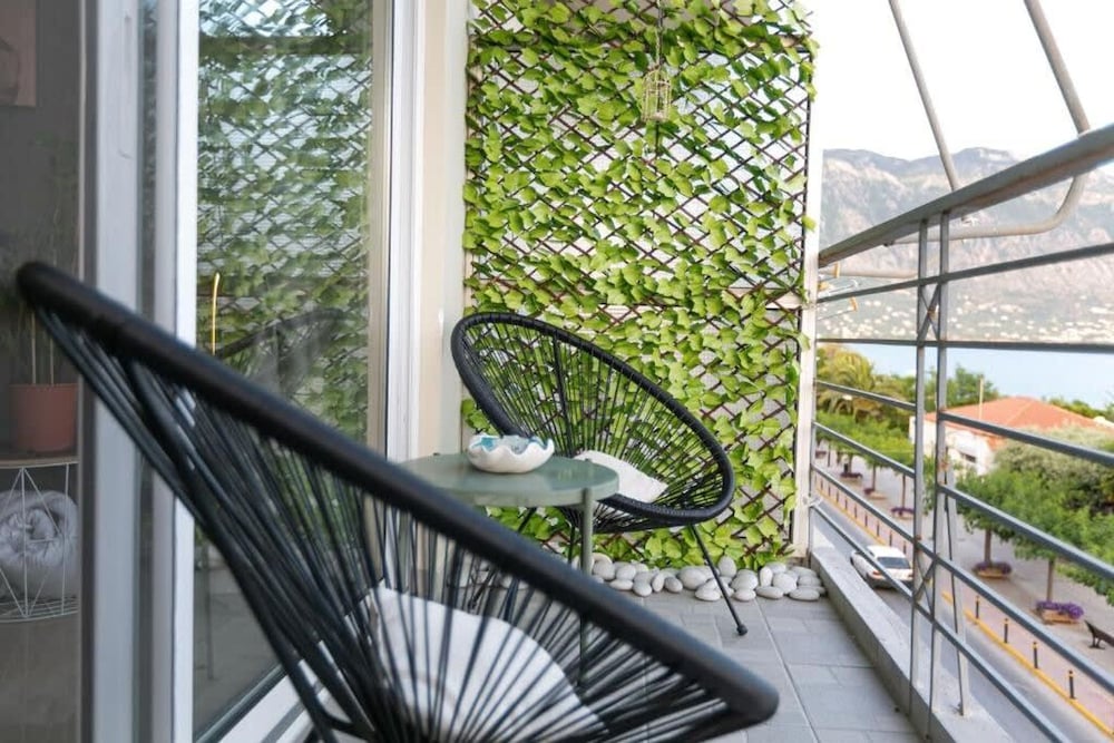 Seafront Kalamata Haven - Blue Luxury Suite