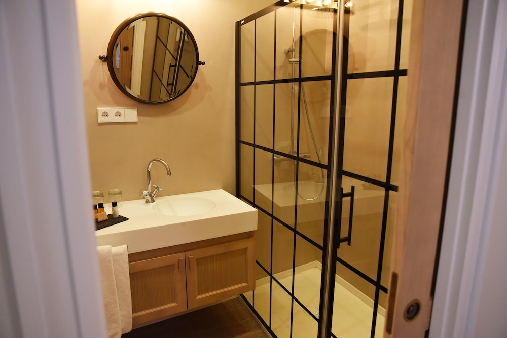 Honest Sevilla Hotel 42
