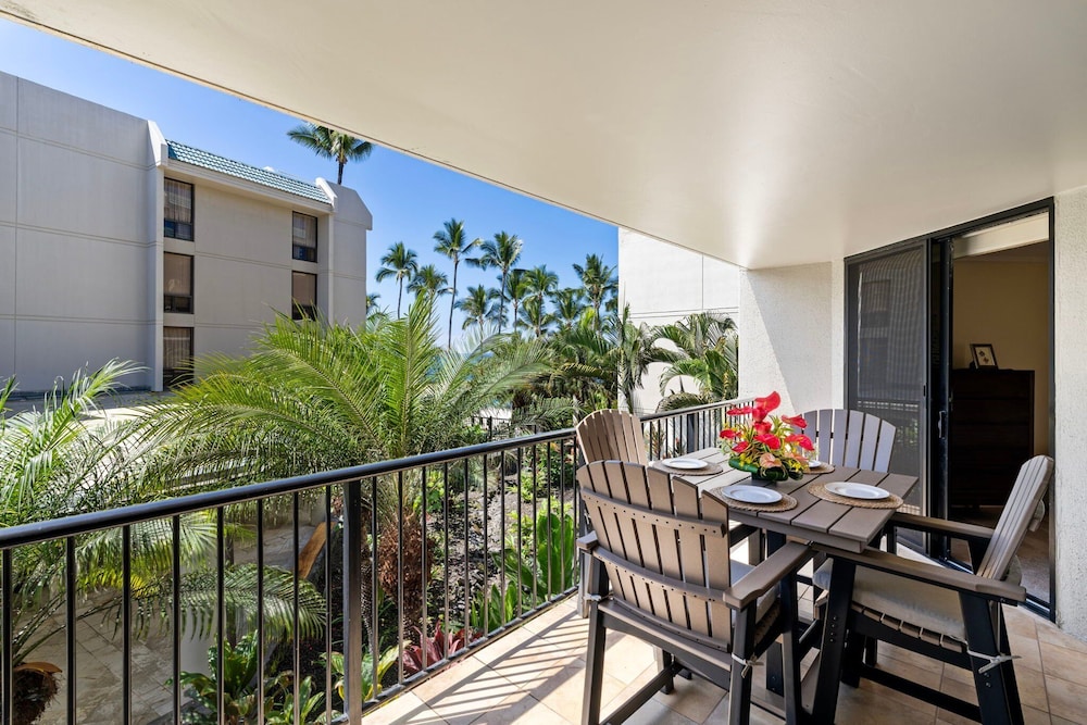 Oceanfront Island Living - Beautiful Kona Condo for Extended Stays - Vrkcv