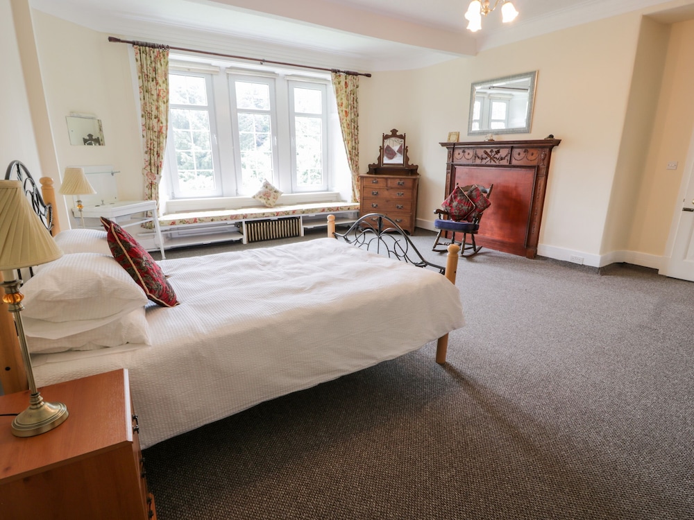 Auchentroig House