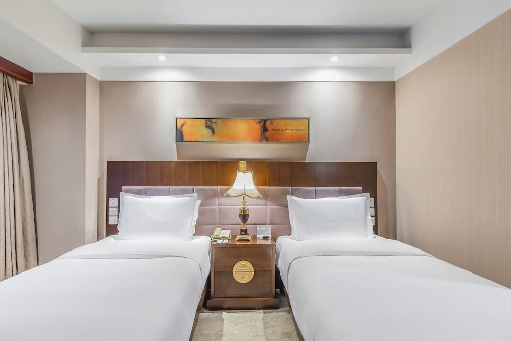 YUN-RAY AMBASSADOR HOTEL