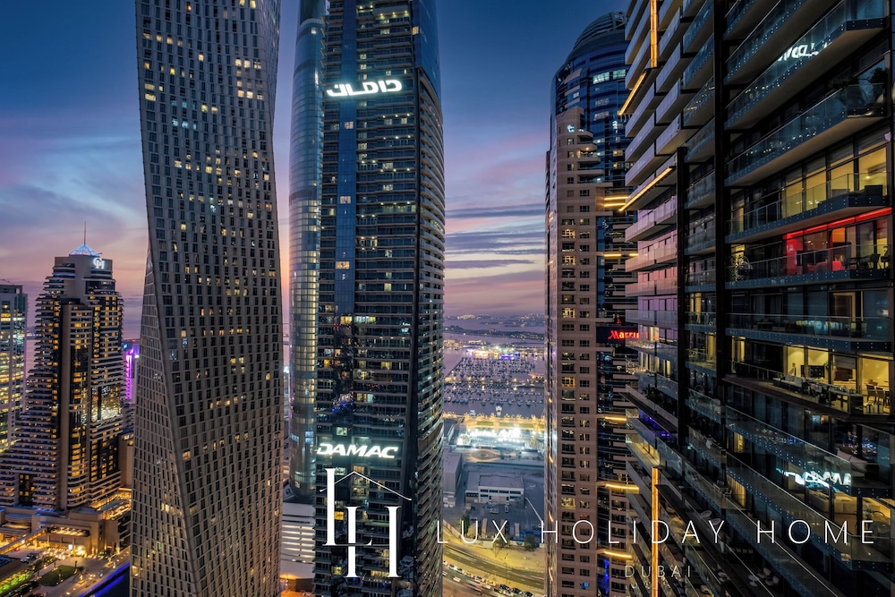 LUX The Marina Gate Sea View Suite