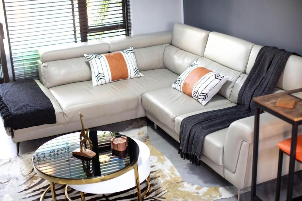 Luxurious Self-catering Apartment in Benoni With Private Entrance