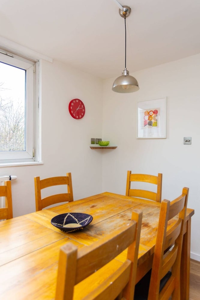 Spacious Central 3 Bedroom Apartment in Old Street