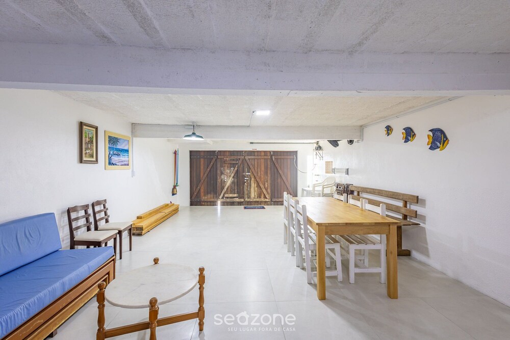 3BR Beachfront House w/ BBQ Apc2200