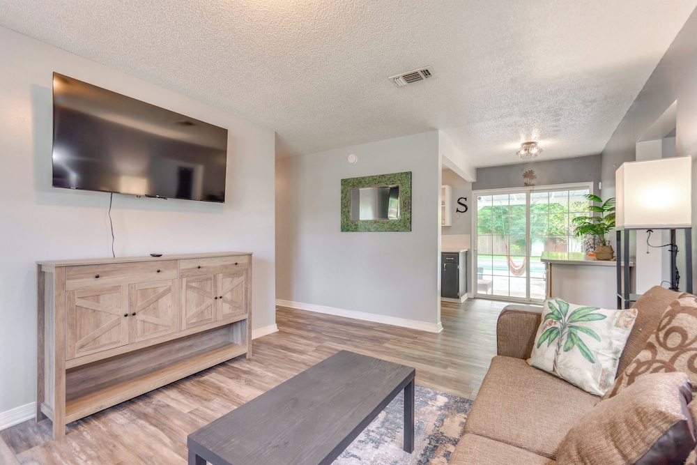 Game, Swim & Explore: Family Home in Pensacola