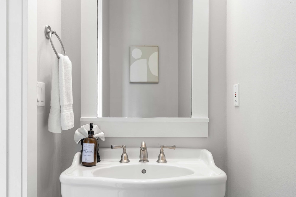 Serene Pondfront Stay w/ View, Pool Access, & Walk to Baytowne Wharf