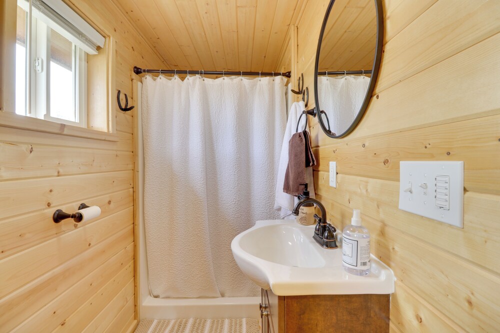 Lake Access, Fire Pit: Glacier Country Getaway!