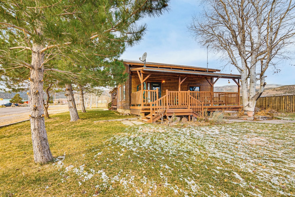 Mtn-view Cabin w/ Horse Pasture in Koosharem
