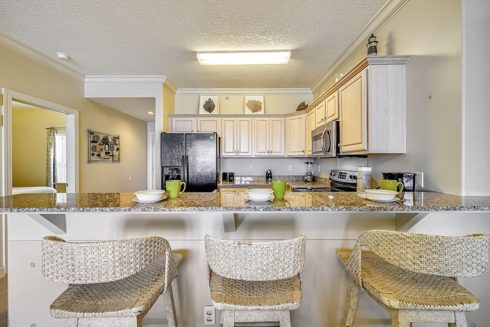 Twin Palms by Book That Condo