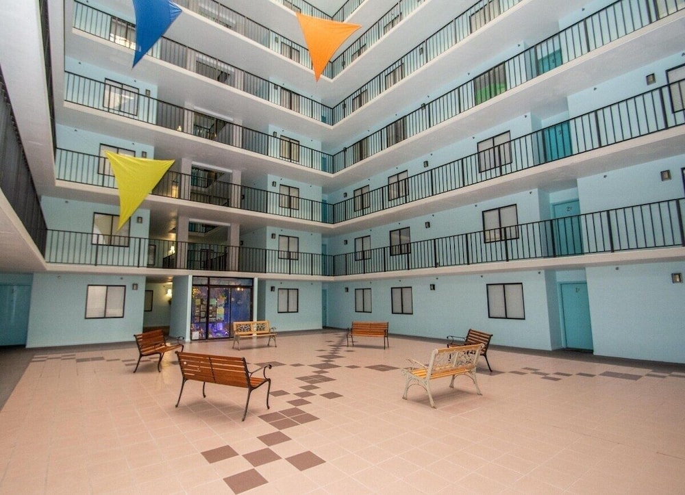 Sea Castle 8g 3 Bedroom Condo