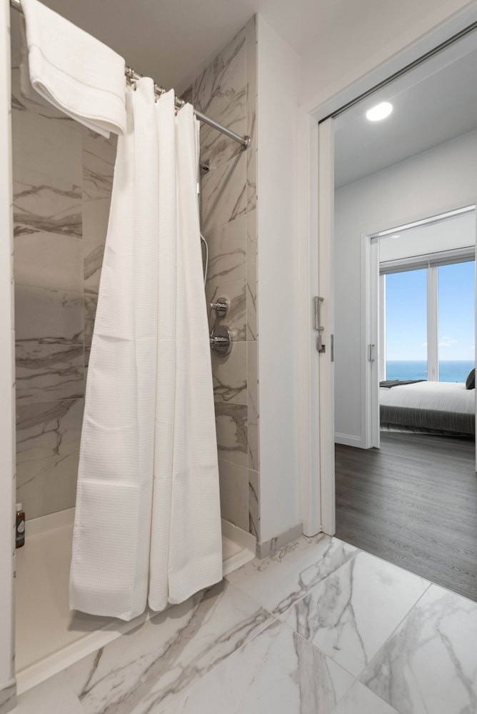 Panoramic Lake Views Premier Amenities for Groups