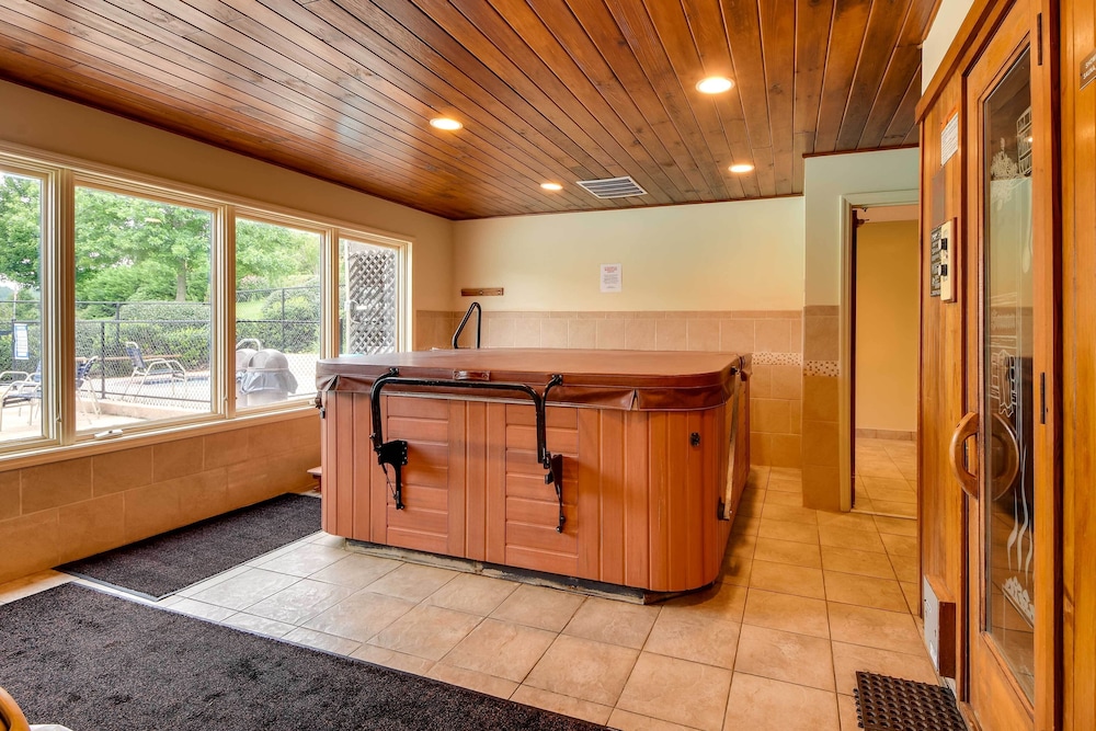 Mountain-view Gem w/ Community Perks in Dillard!