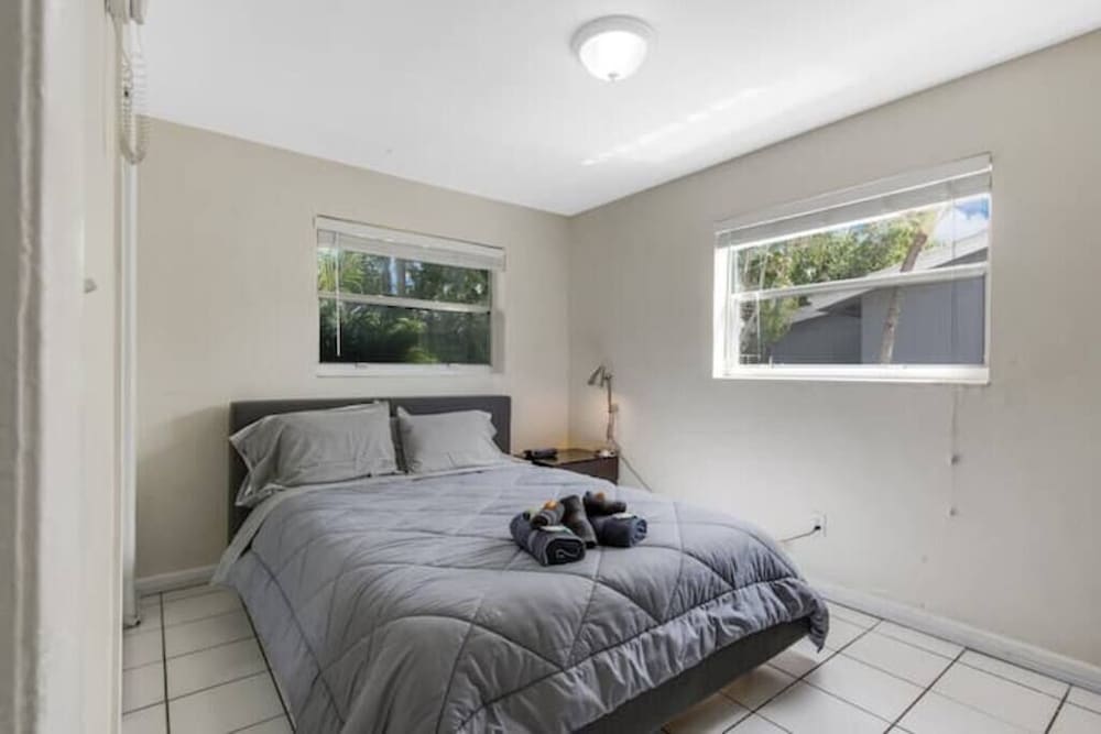 5140 Duplex in Oakland Park view 4