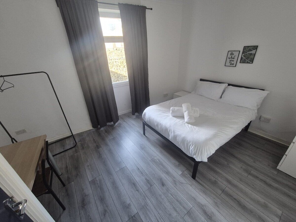City Centre 6-bed Swansea Getaway
