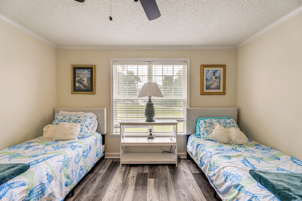 7 Mi to Beach! Sneads Ferry Family Home w/ Hot Tub