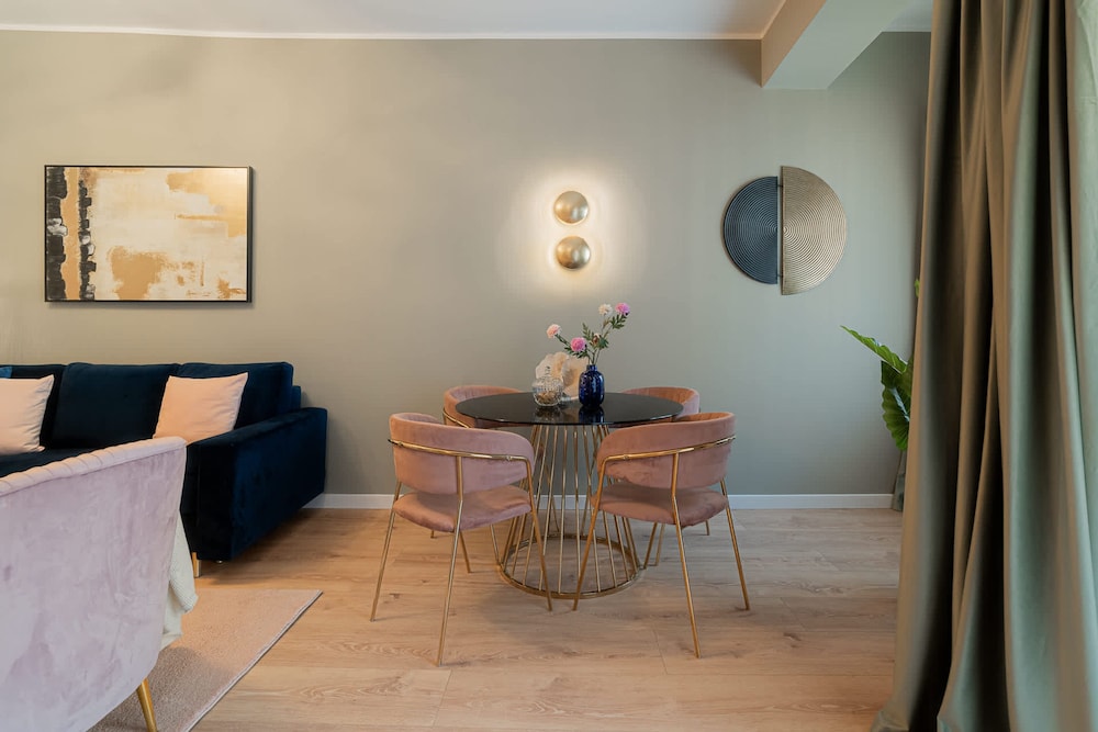 Stunning 2BR With Balcony on Piata Universitatii