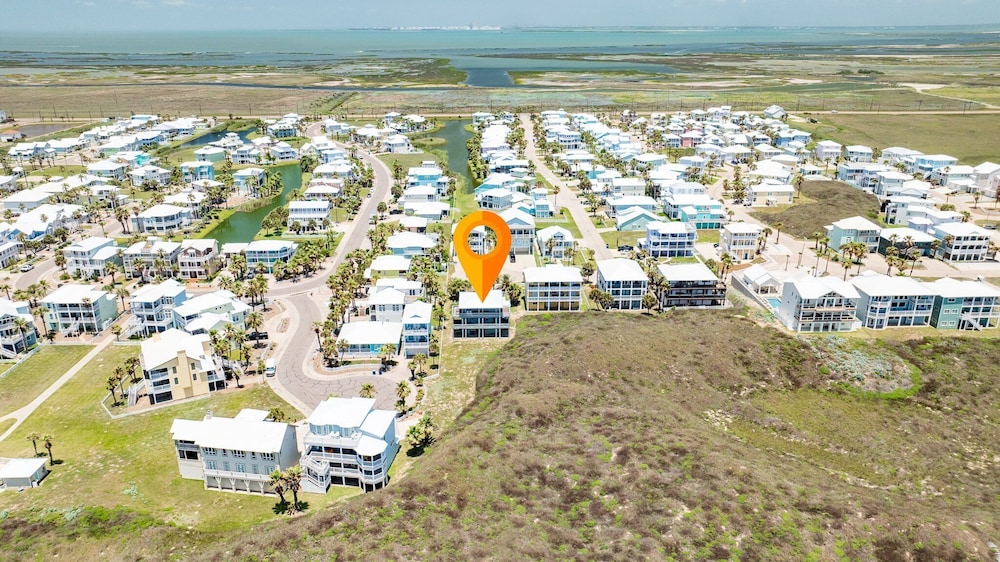 Beach Front Baby Ocean Views, Golf Cart & Pet Friendly!