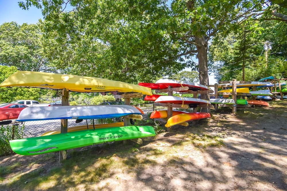 Home in Narragansett w/ Beach Access!