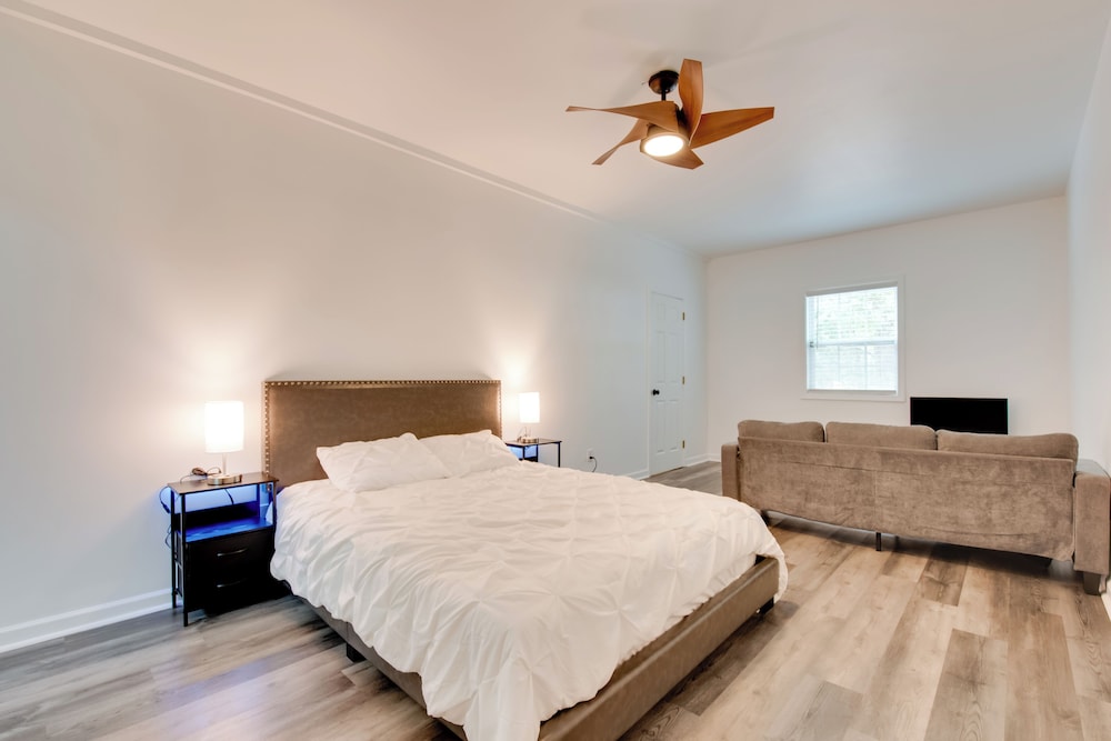 Near Trails & Live Music: Cozy Atlanta Apt!