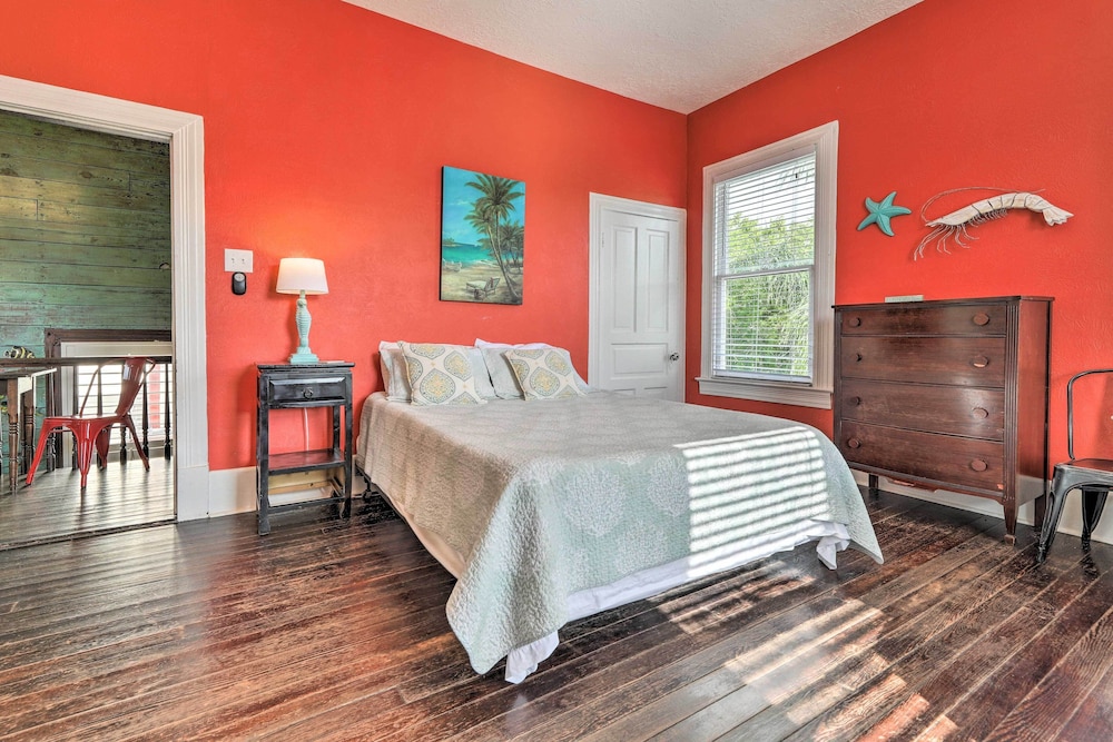 Historic Galveston Hideaway, Walk to the Beach!