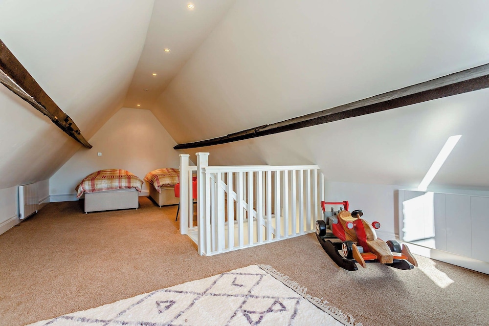 Old School House-2 Bedroom-sleeps 6-large Garden