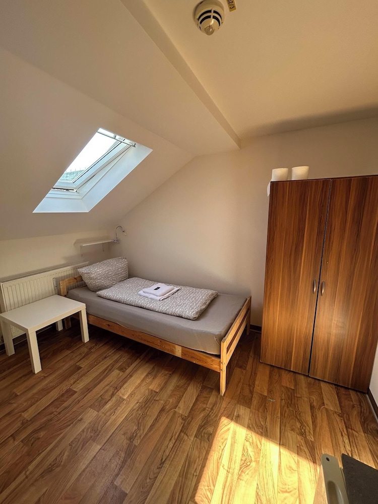 2-Rent Group Hostel Zimmer&Apartments GKP2