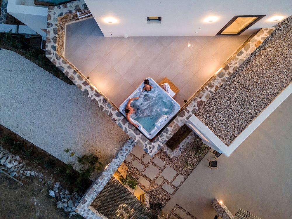 Villa Anamnisis With 5 Bedrooms and 5 5 Bathrooms