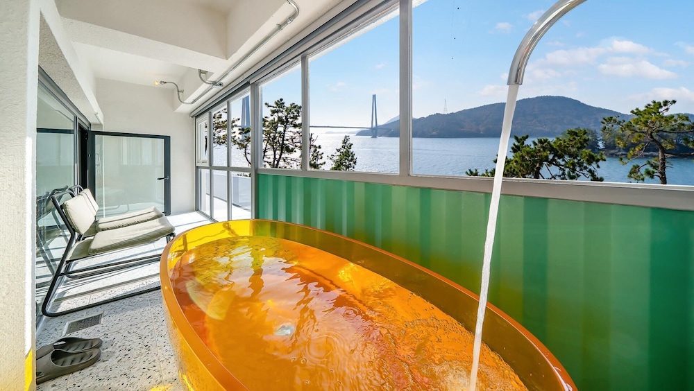 Yeosu Amofu Poolvilla view 3