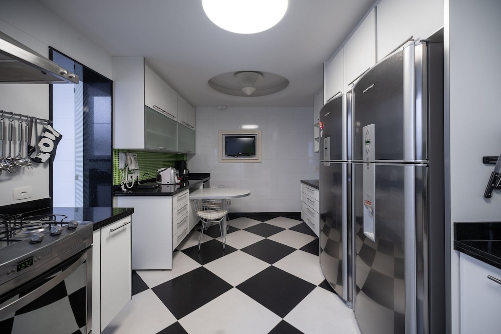 Copacabana – Av. Atlântica | 3 suítes, Vista Mar, 1 min praia de Copacabana - por Casapē Rio