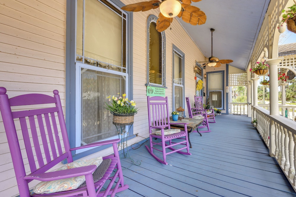 Grand Gables: Home 1 Block to St Johns River