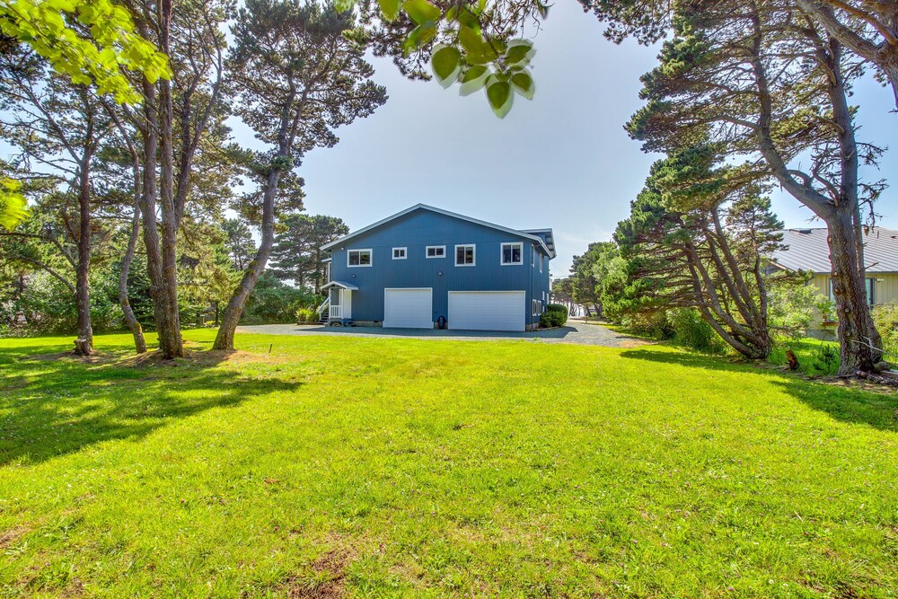 Coastal Bandon Vacation Rental: Walk to Beach! view 4