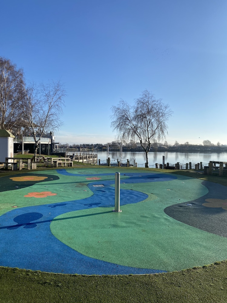 Inviting 3-bed Lodge Tattershall Lakes, Lincoln view 5