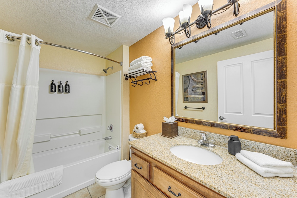 Poolside Bliss & Theme Park Thrills: Orlando Oasis