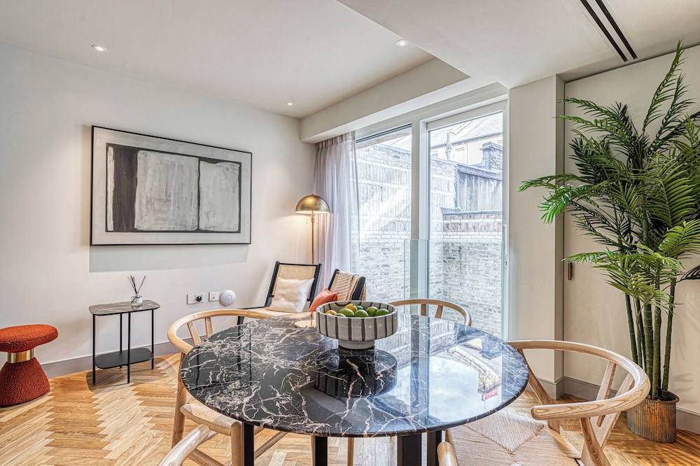 Luxury flats near Big Ben and London Eye