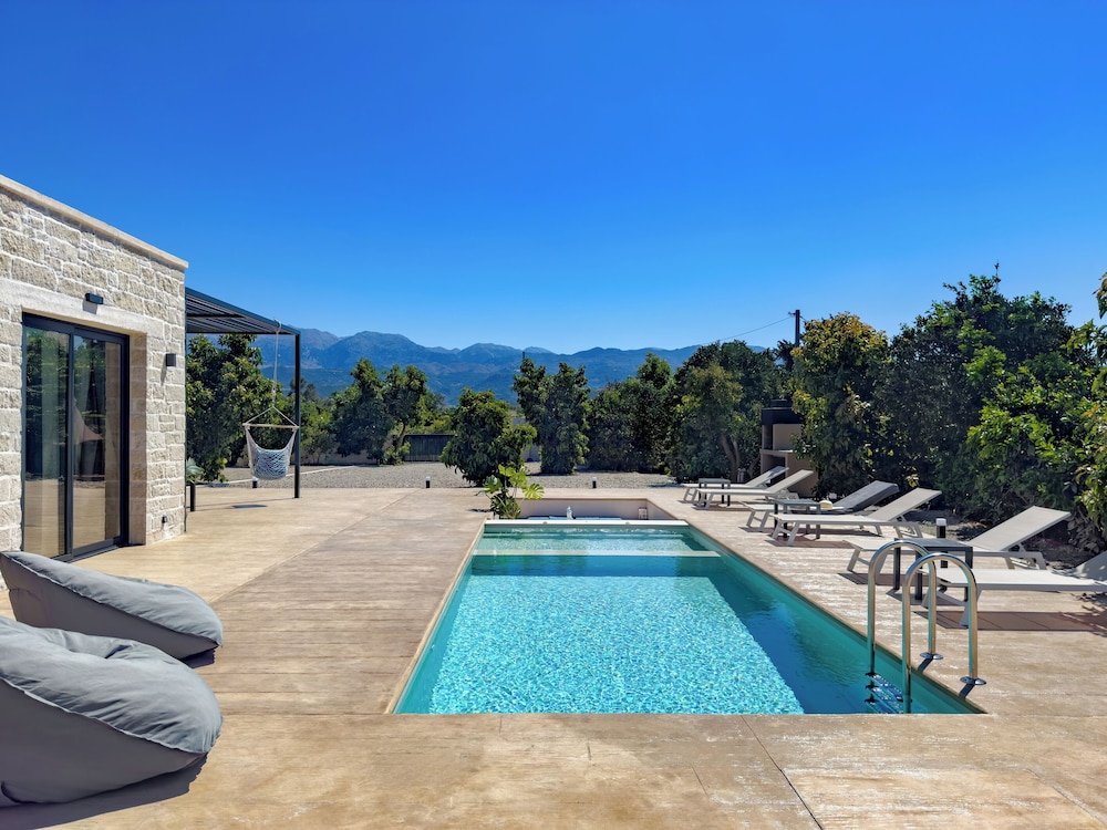PanStel Luxury Villas - pools & jacuzzi