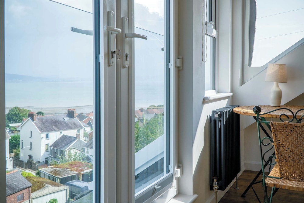 Overland Road 4 Bed House Mumbles